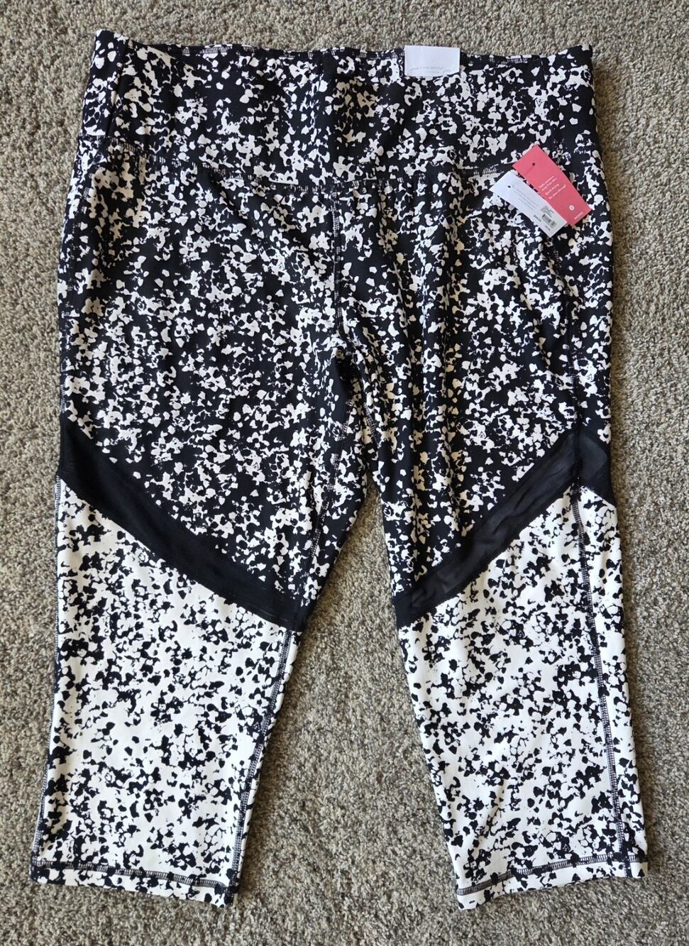 LIVI Active Lane Bryant Capri Leggings Sz 22/24 Black White Abstract Mesh
